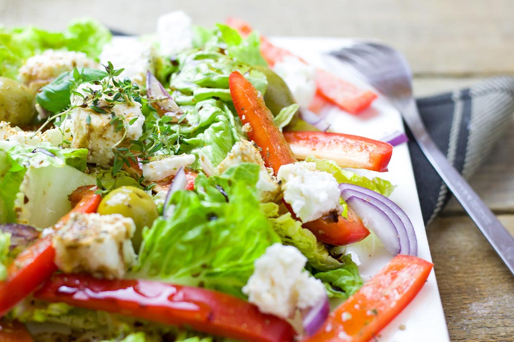 Zdrava letnja salata od sezonskog povrća